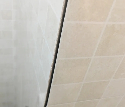 潘集瓷砖空鼓维修公司分享阳台瓷砖脱落的修复过程可以分为以下几个步骤